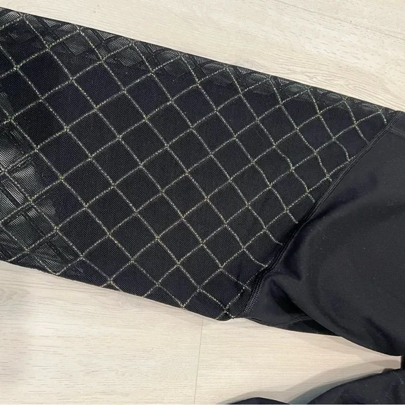 Victoria’s Sport Knockout Leggings XL Black with gold/black mesh diamond panels - Picture 9 of 10